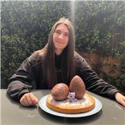 Estudiante de Esade que ha hecho el bachillerato tecnológico ofrece clases a estudiantes de la ESO y primaria